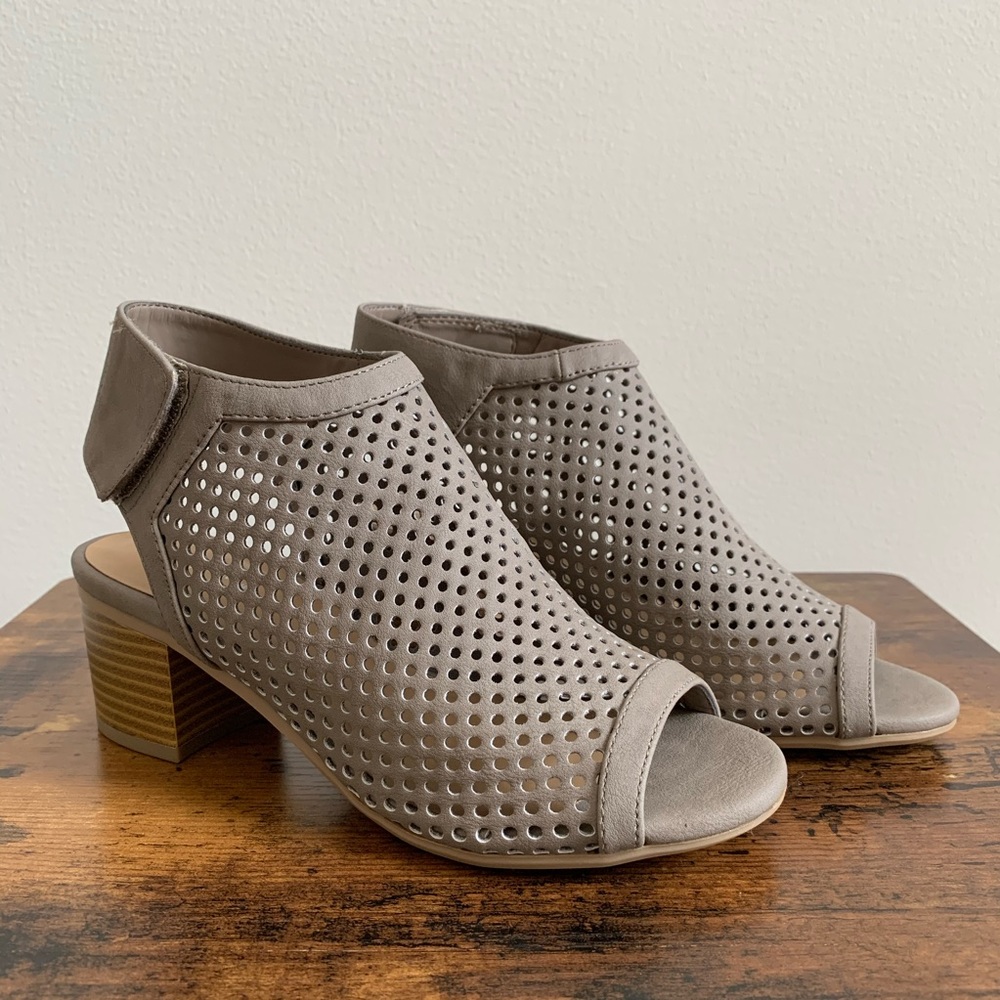 NEW‼️ Fall Peep-Toe Booties